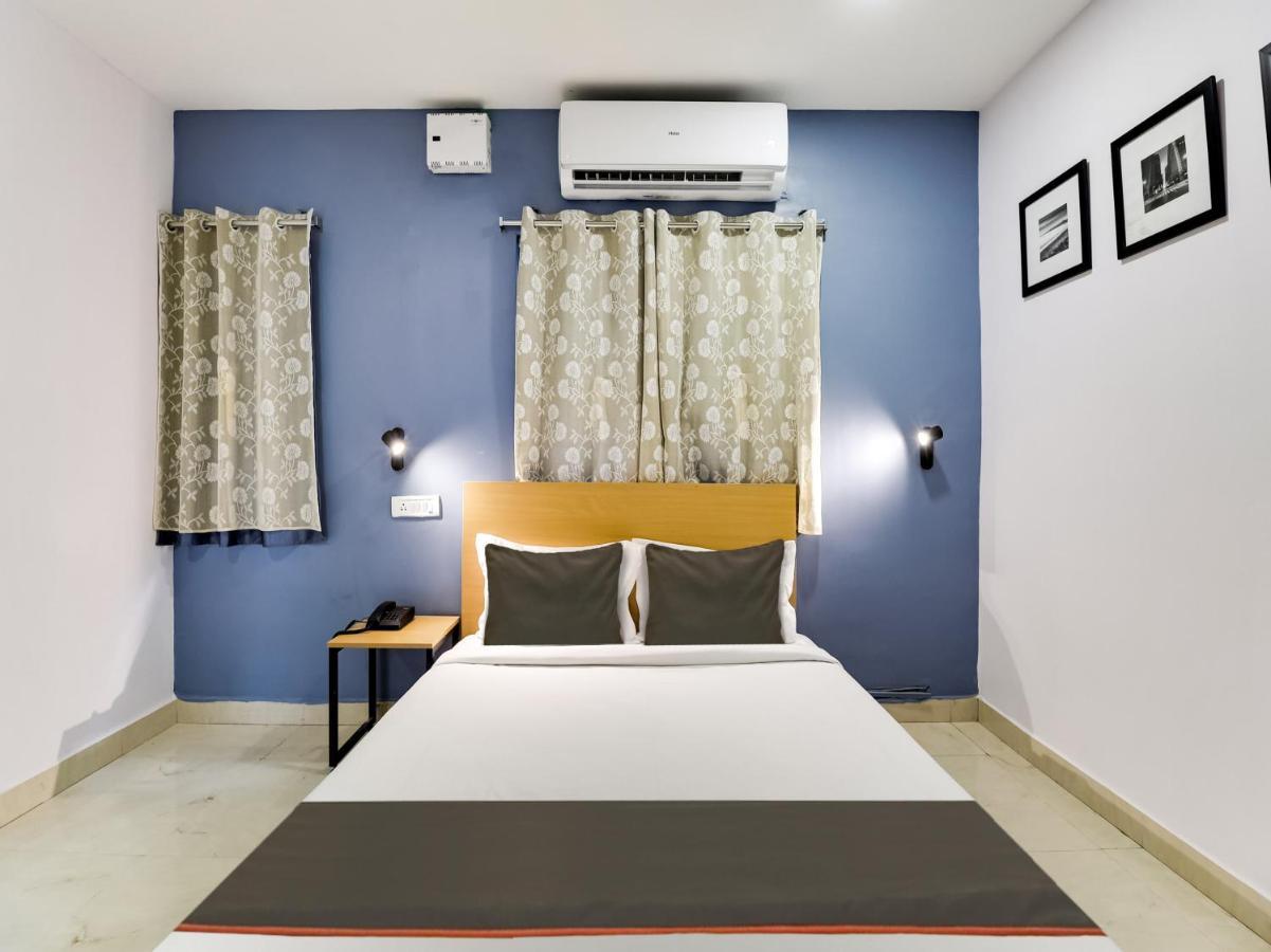 Collection O Golden Gate Hotel Hyderabad Exterior photo