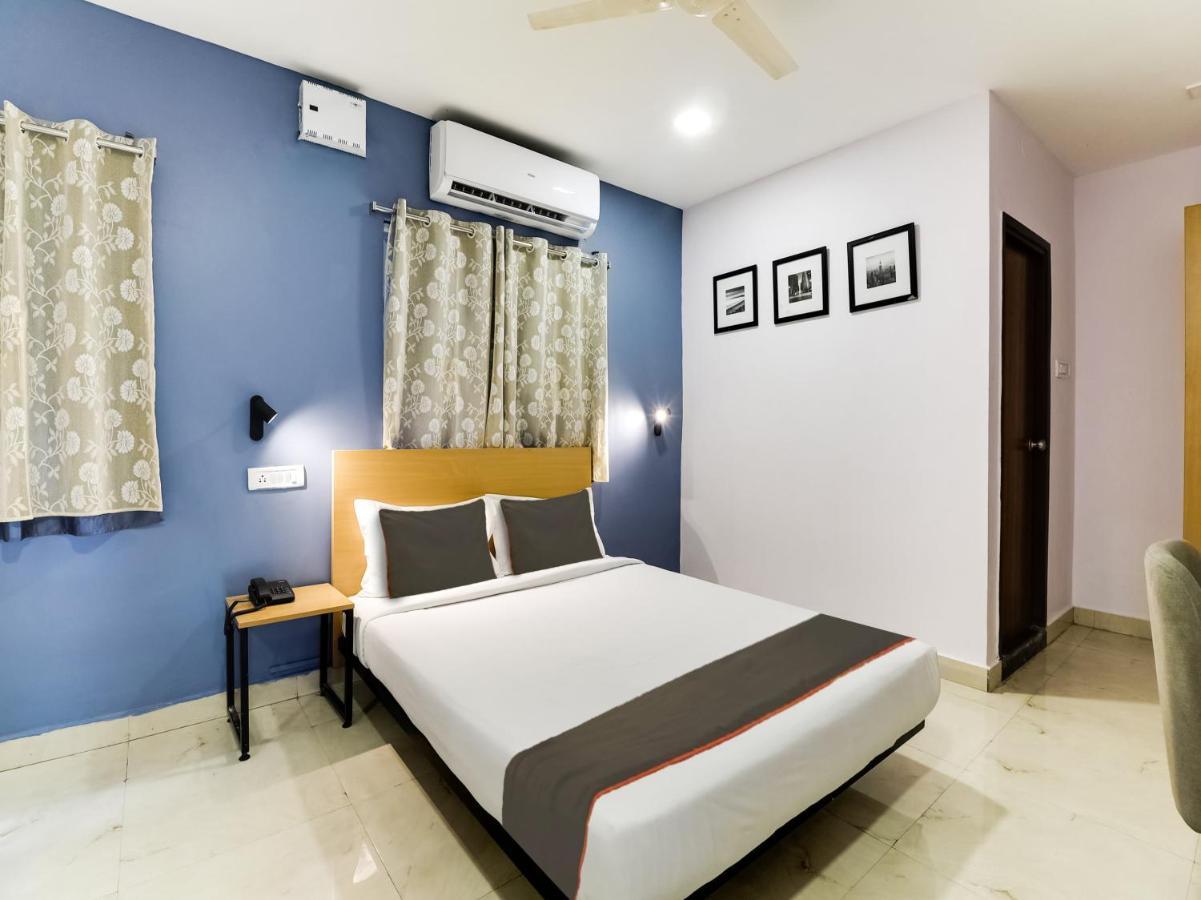 Collection O Golden Gate Hotel Hyderabad Exterior photo