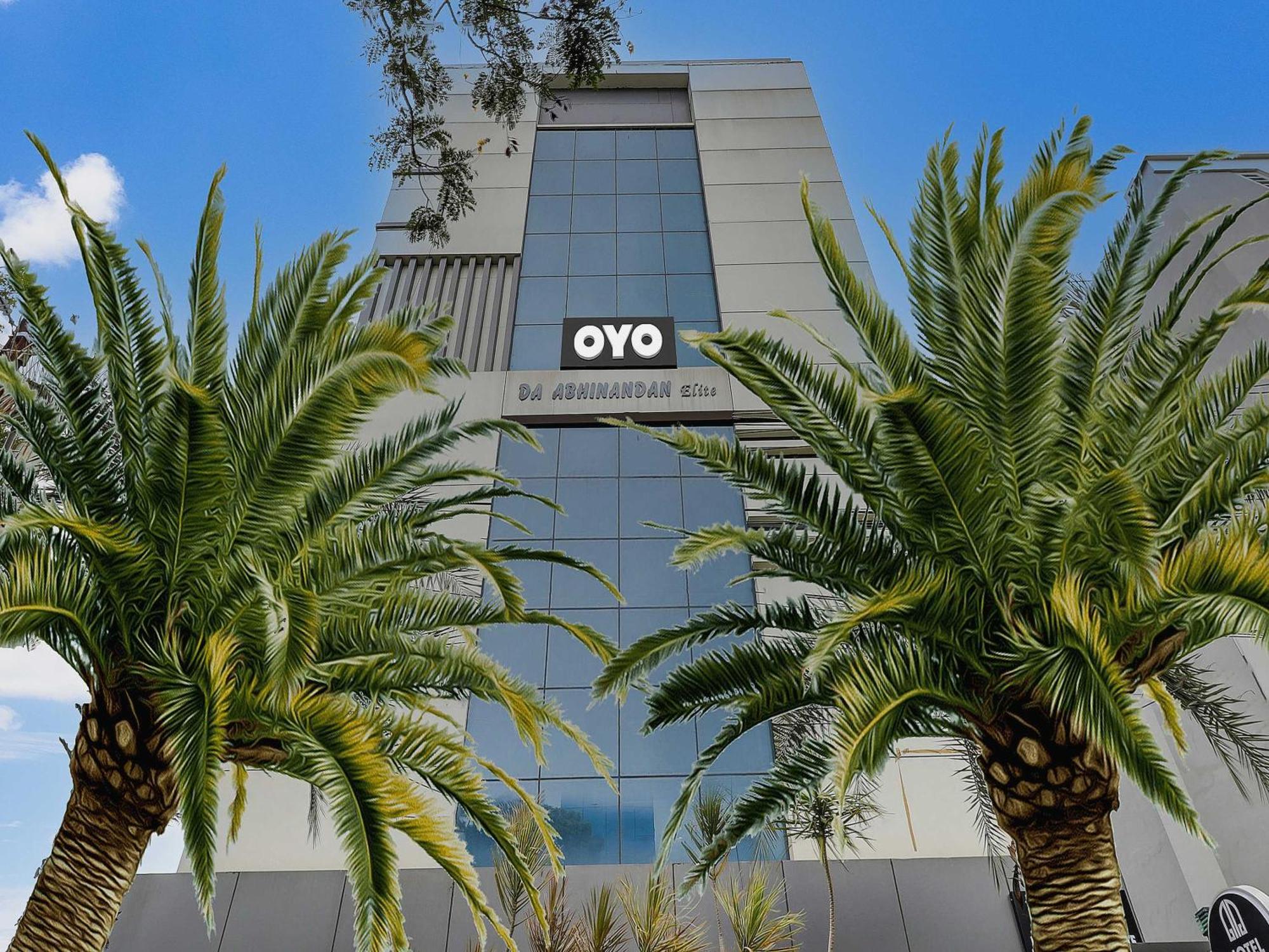 Collection O Golden Gate Hotel Hyderabad Exterior photo