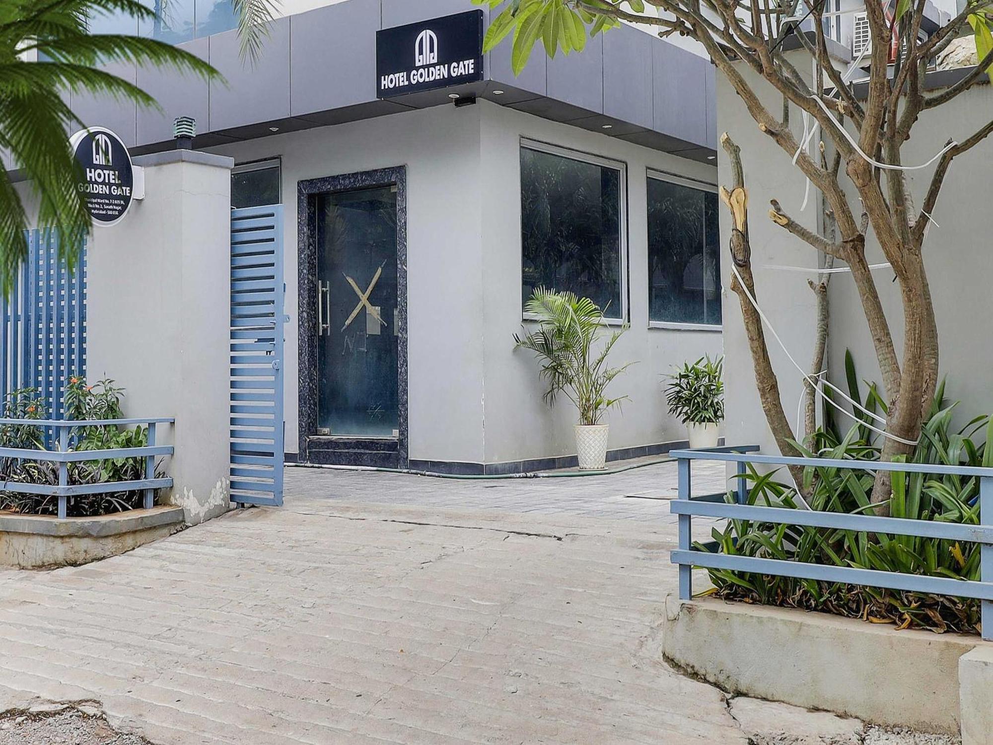 Collection O Golden Gate Hotel Hyderabad Exterior photo