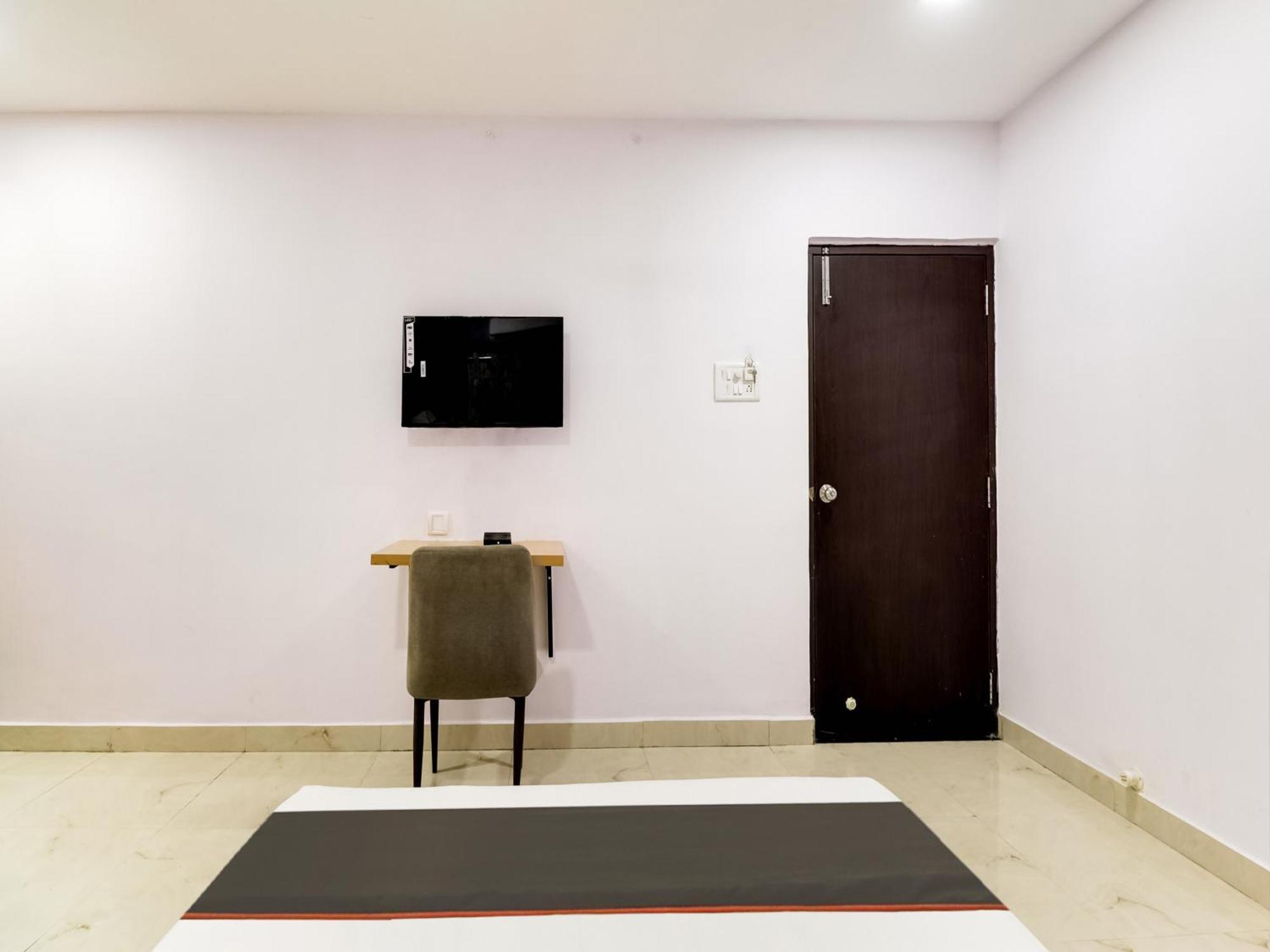 Collection O Golden Gate Hotel Hyderabad Exterior photo