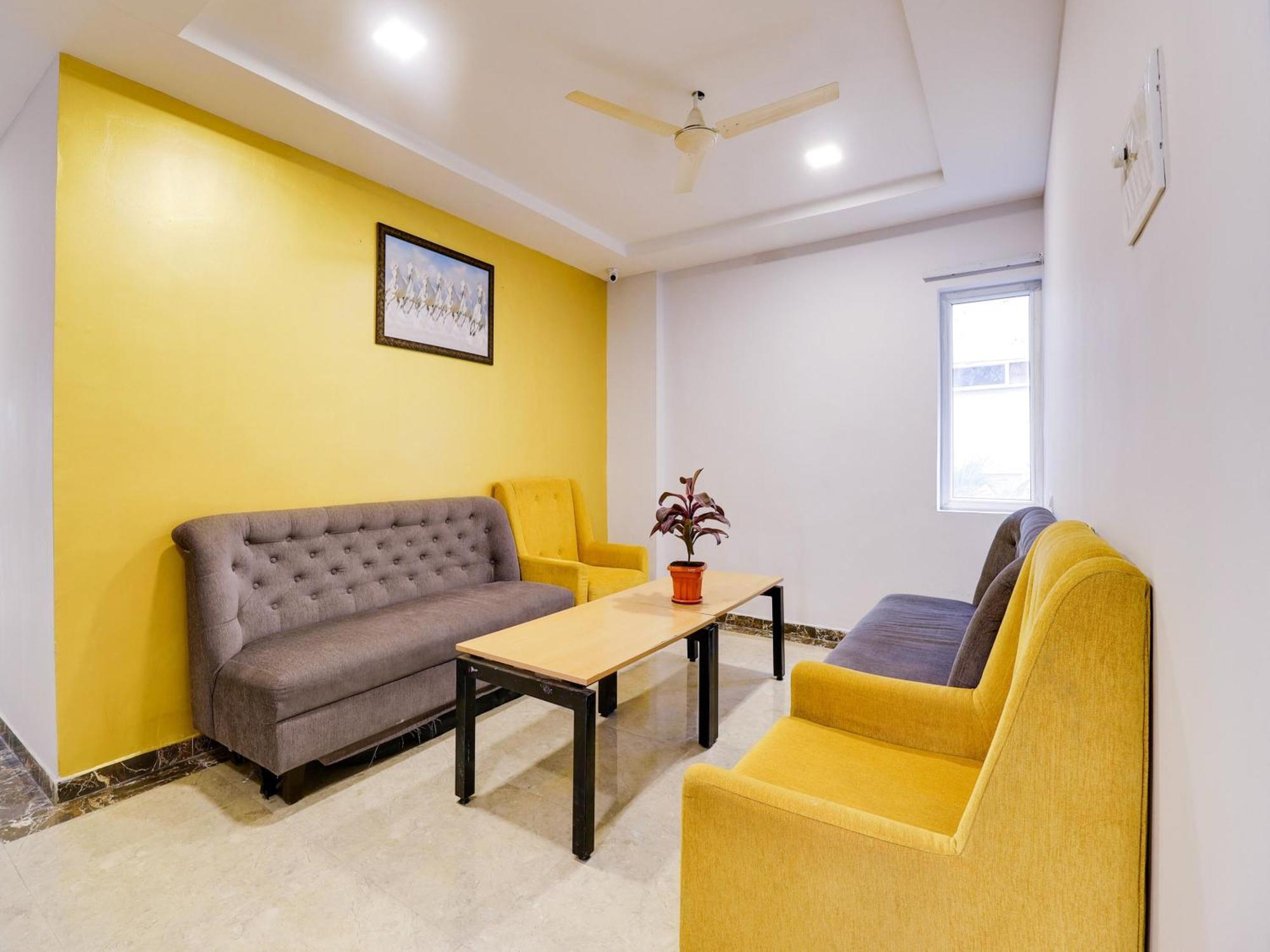 Collection O Golden Gate Hotel Hyderabad Exterior photo