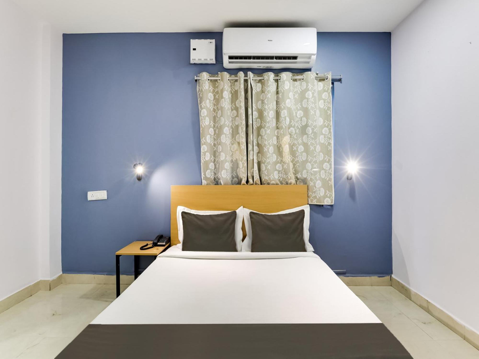 Collection O Golden Gate Hotel Hyderabad Exterior photo
